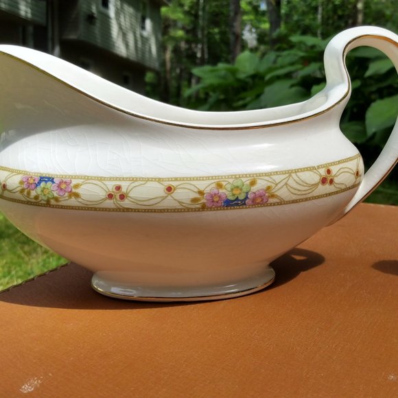 Antique Johnson Bros. England Gravy Boat and Creamer, Floral pattern - Picture 2 of 6